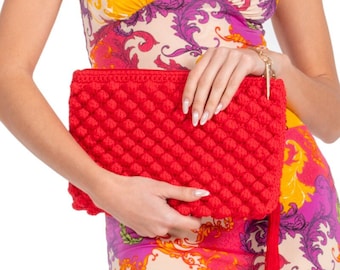 Clutch de crochet con bobble rojo, Bolso de crochet hecho a mano con detalle de flecos, Monedero femenino con cierre de cremallera, Bolso pequeño de noche de verano