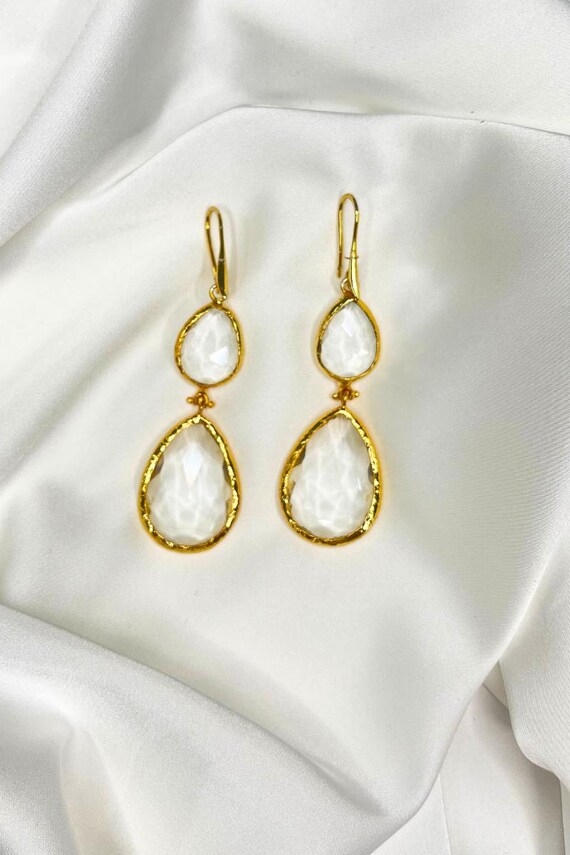 Orecchini in oro con acquamarina a goccia e diamanti