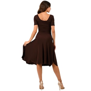Kurzärmeliges Tango-Tanzkleid mit seitlicher Drapierung, Basic-Latein-Übungskleid mit tiefem U-Ausschnitt, Salsa-Passform und bequemes Kleid
