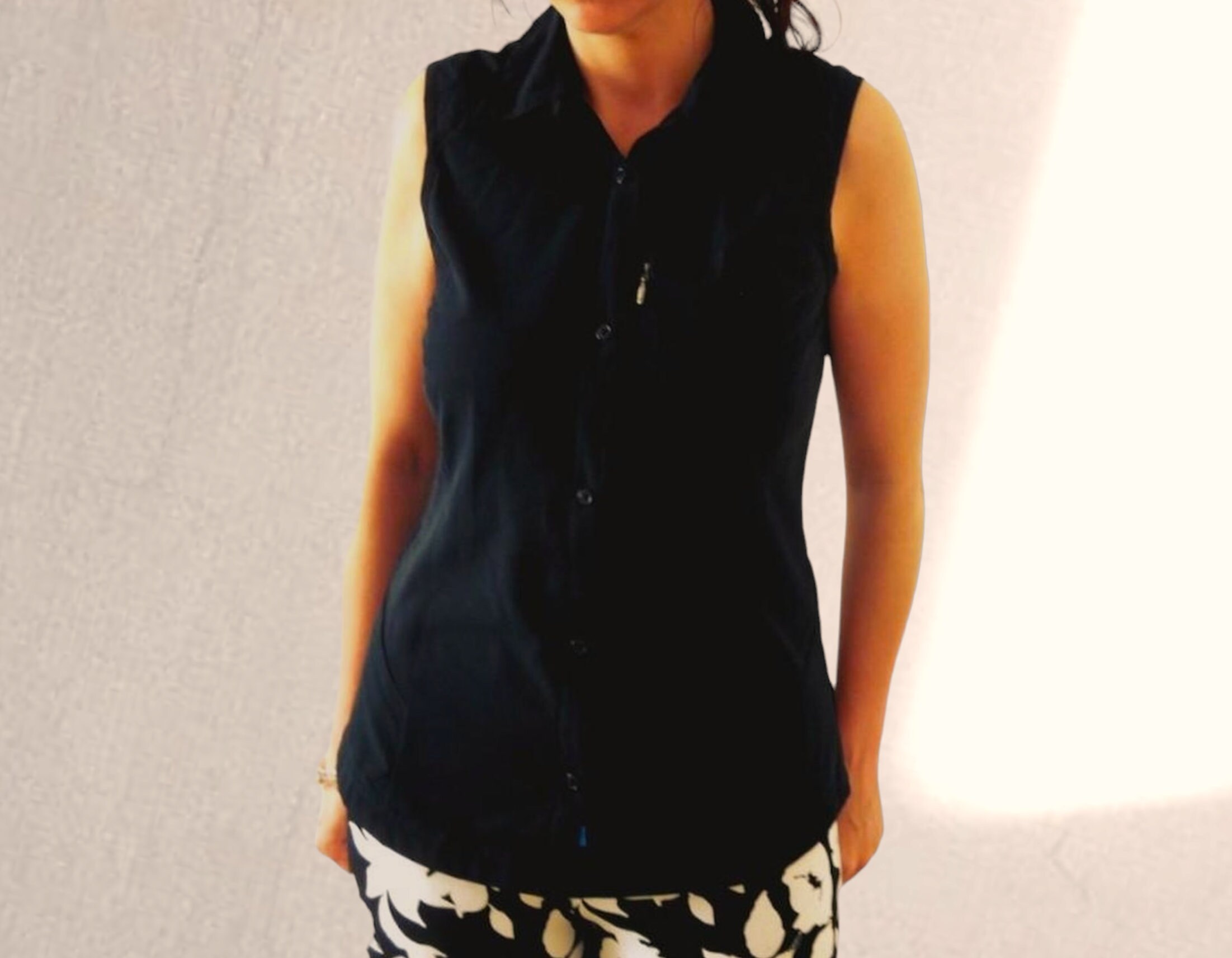 Black sleeveless collared hot sale shirt