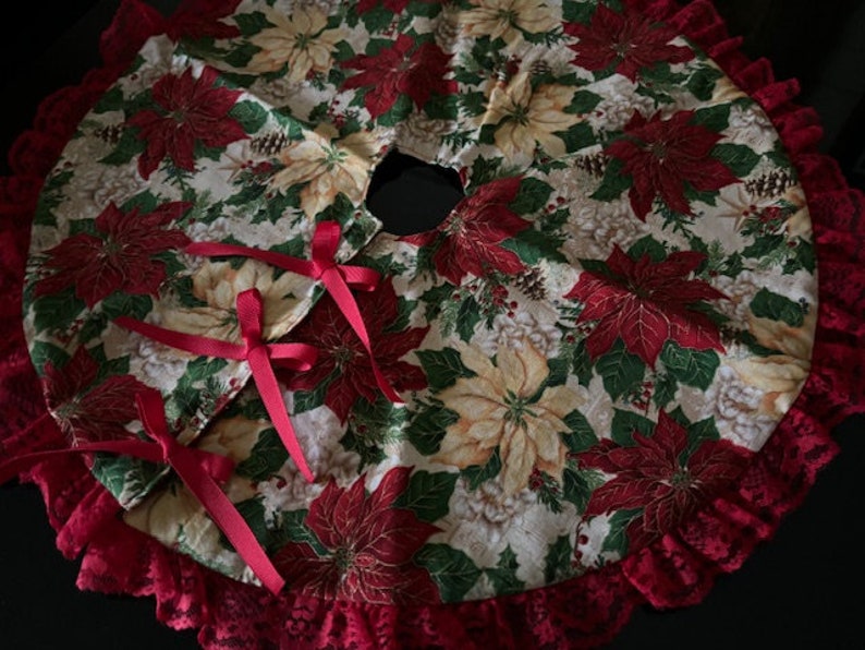 Christmas 18 Tree Skirts RedWhtPoint/RedHolly