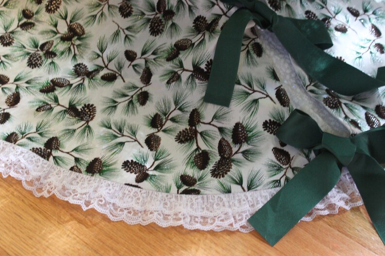 Pine Cone Tree Skirt 