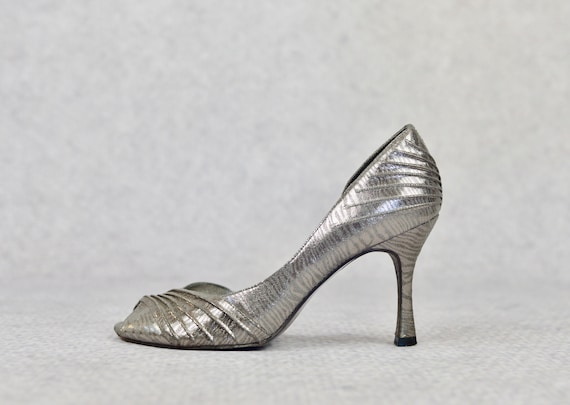 adrianna papell silver heels