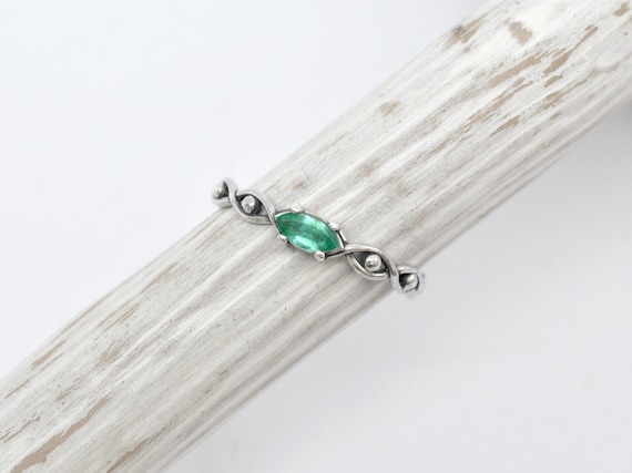 Sterling Silver Emerald Ring: Oxidized Green Gemstone