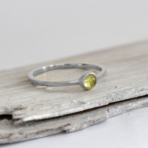 Sterling silver olivine ring, silver statement peridot ring, silver ring green stone, silver chrysolite ring