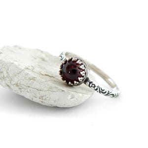 Silberring mit Granat-Sterlingsilber 925