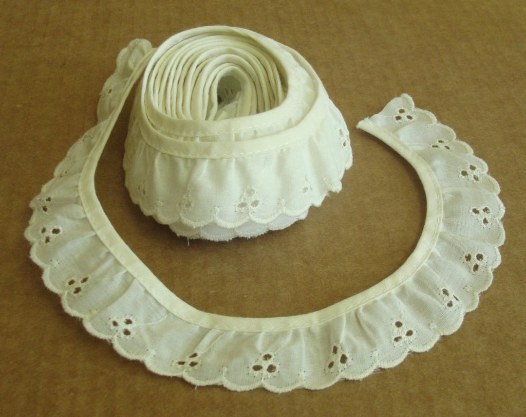 White Ruffle Edge 3 1/2 YARD Off-white Beige Ruffle Eyelet Trim - 1 1/4