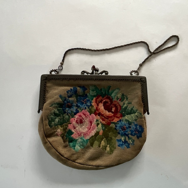 Petit sac de dame en broderie  fait main au petit point , vers 1900