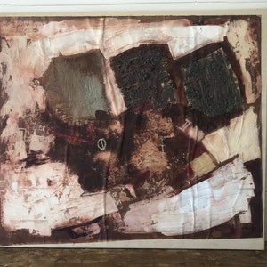 Puede incluir: Pintura abstracta sobre lienzo con pintura marr&oacute;n, blanca y verde. La pintura tiene una superficie texturizada y est&aacute; enmarcada en un marco de madera simple.