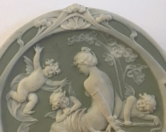 緑碧玉磁器の吊りメダリオン、アールヌーボー、女性と天使 - Etsy 日本