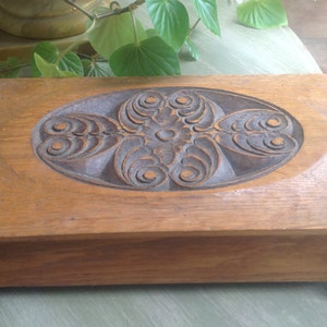 Wooden box, oak, with sculpture on lid