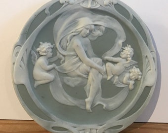 緑碧玉磁器の吊りメダリオン、アールヌーボー、女性と天使 - Etsy 日本