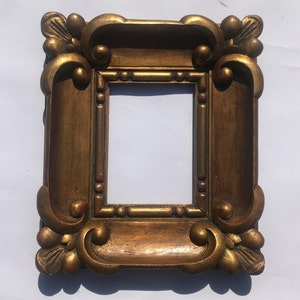 Moldura de madeira esculpida por volta de 1940