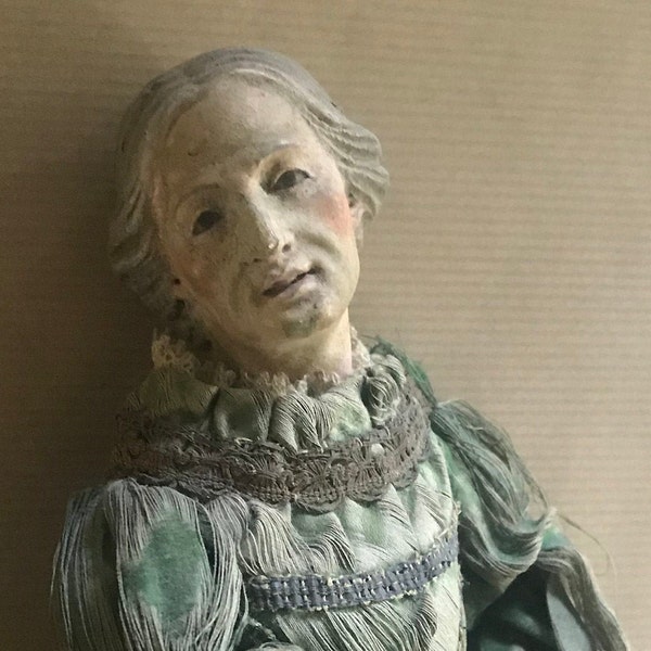 Santon italien vers 1800, femme en costume régional