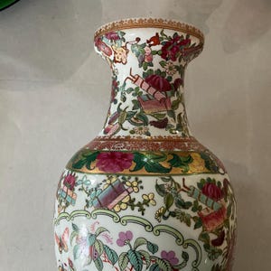 Chinese enameled porcelain vase, famille rose, late 19th century, circa 1900