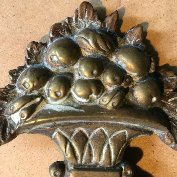 Pièce décorative en bronze, taille importante, décor de meuble ancien