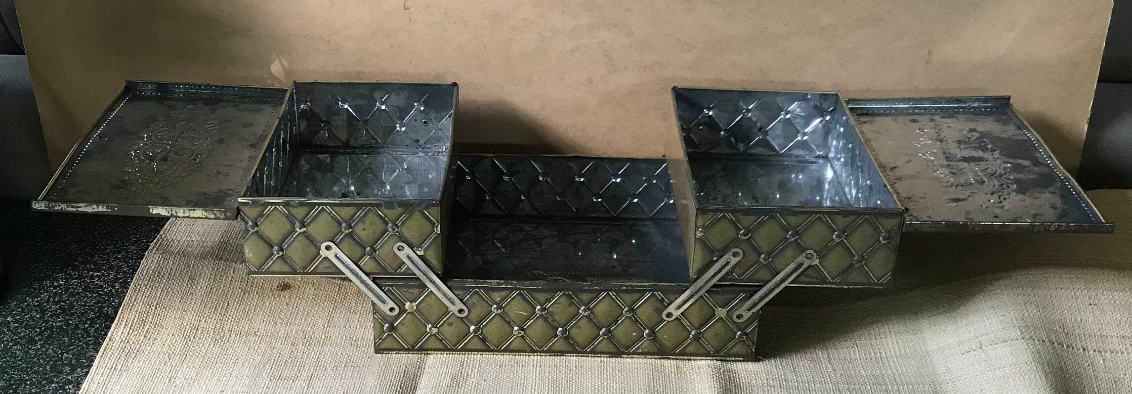 Ancienne Boîte à Couture Sculptée En Fer - Coffret Vintage, Occasion