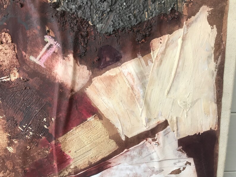 Puede incluir: Pintura abstracta con pintura marr&oacute;n, blanca y dorada aplicada en capas gruesas. La pintura tiene una superficie texturizada y un estilo moderno.