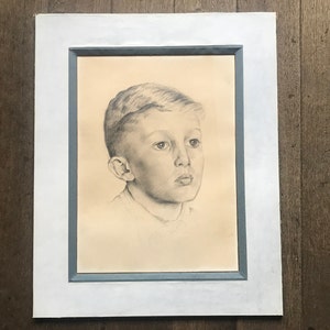 Oude tekening in zwart potlood, hoofd van een jonge jongen