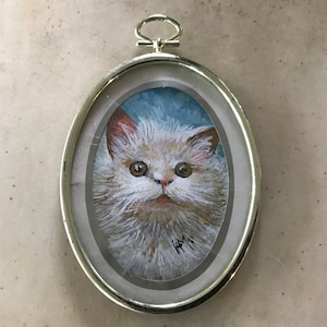 Oval miniature painting in small gold metal frame, cat face