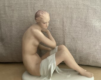 Matte and glossy porcelain statuette, nude woman with shawl