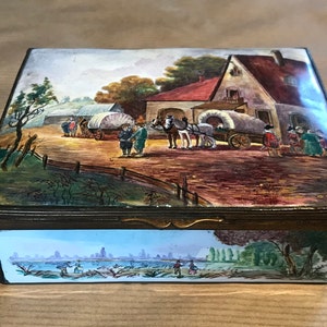 Geëmailleerde metalen doos, handgeschilderde scène, landschap met karakters, paarden en karren