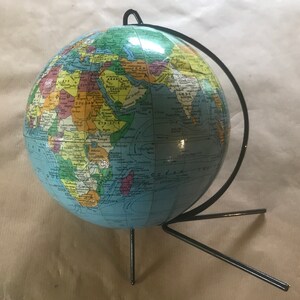 Globe terrestre années 1960 en carton ,  Girard et Barrère