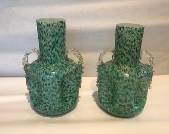 Par de jarrones de Murano, Italia, salpicadura verde sobre fondo blanco, 40/50s