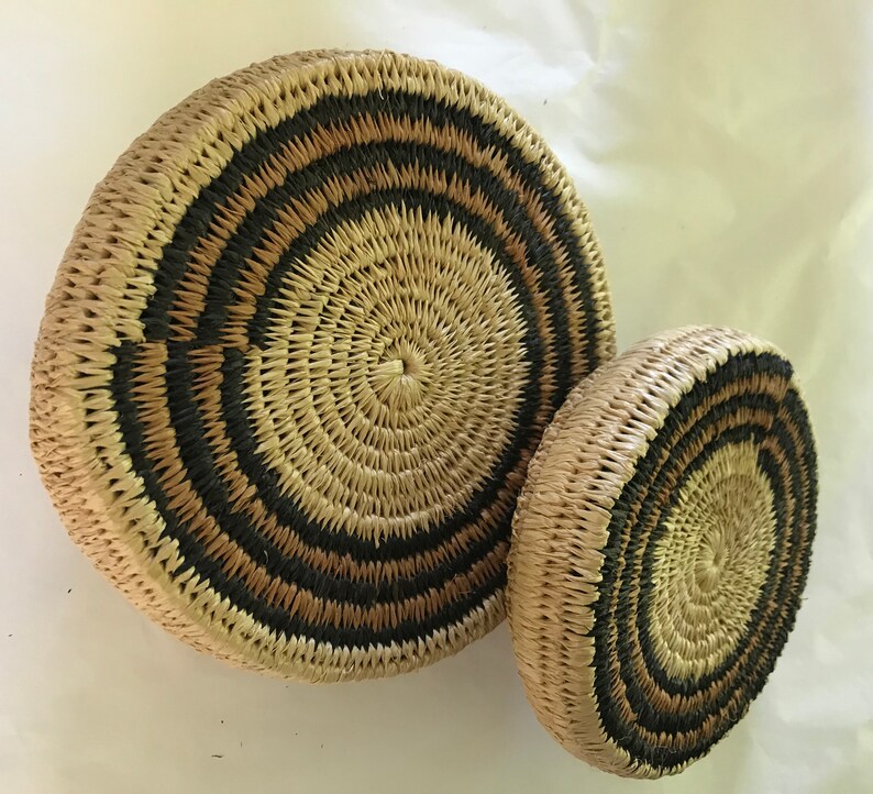 Set of 2 African boxes made of raffia