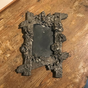 Metal frame to hang, early 20th century
