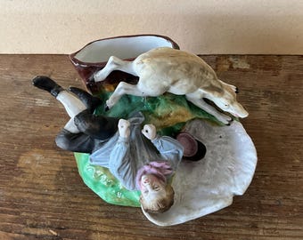 Pyrogène en porcelaine , jeune garçon avec un sanglier.