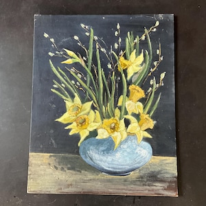 Peinture à l’huile sur carton entoilé, bouquet de jonquilles dans vase bleu