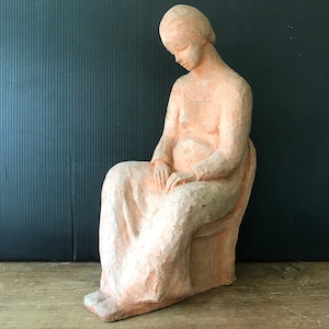 Terrakotta-Skulptur aus den 1970er Jahren von Yvonne Fain, belgische Künstlerin 1970