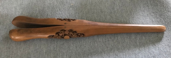 Fruit wood glove clip