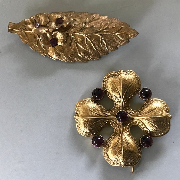 Set of 2 gilded metal and  coloured fancy stone brooches