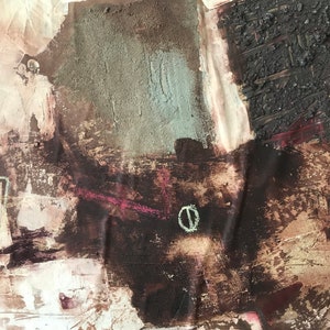 Puede incluir: Pintura abstracta con pintura marr&oacute;n, blanca y gris. La pintura tiene una superficie texturizada y parece estar hecha con m&uacute;ltiples capas de pintura.