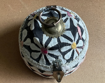 Basketry box with lid made in Belgium by Isabelle de Borchgrave