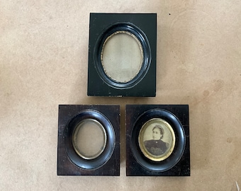 Conjunto de 3 estructuras de madera y metal, siglo XIX.