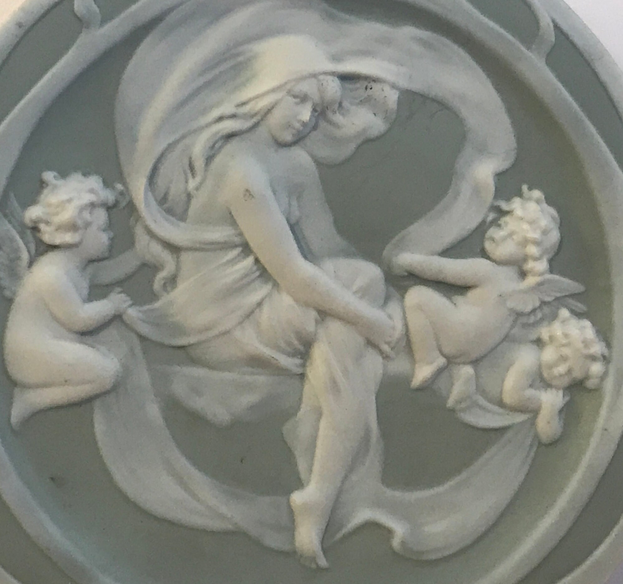 緑碧玉磁器の吊りメダリオン、アールヌーボー、女性と天使 - Etsy 日本