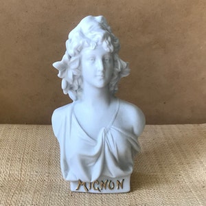 Estatueta de biscoito, busto de mulher art nouveau, inscrição “fofa”