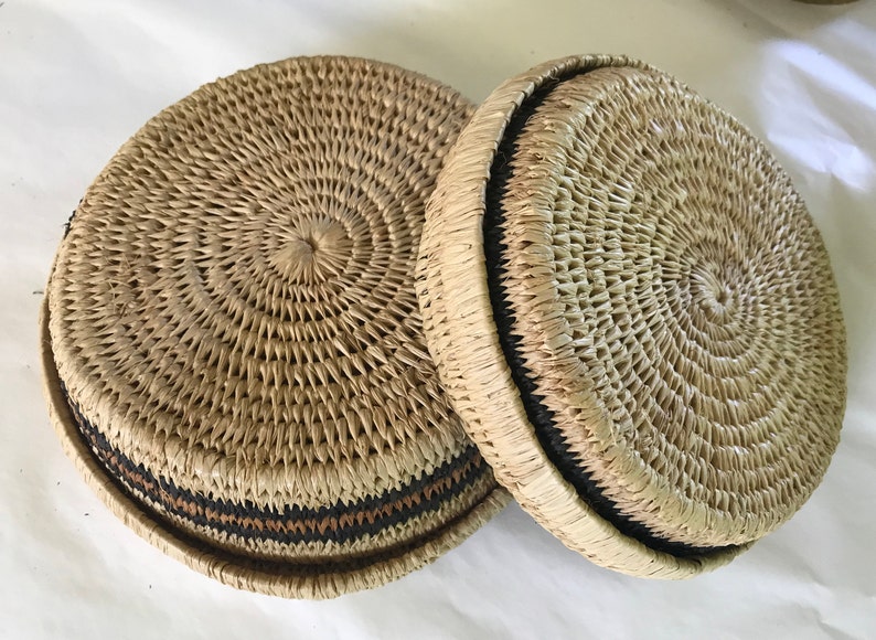 Set of 2 African boxes made of raffia