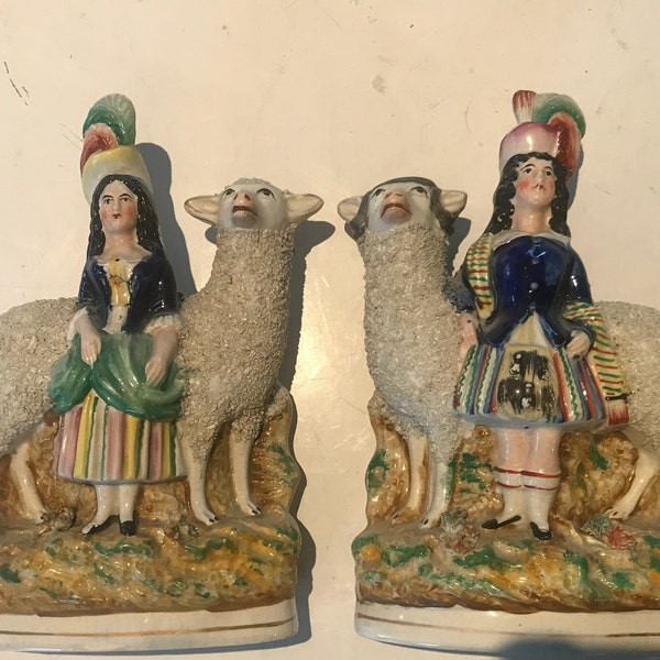 Figurines en céramique décoratives, Staffordshire, milieu 19 ème siècle,