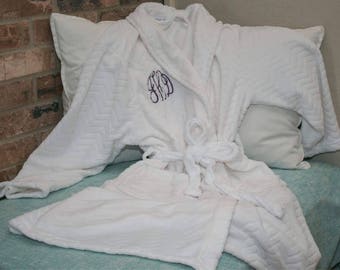 Personalized Plush Robe/Embroidered Robe/The Perfect Gift Robe/Wedding Day Robe/Wedding Prep Robe