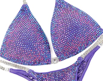 Maiô de competição lilás. Tamanho médio moldado/profissional.