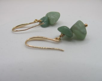 Brincos de aventurina pendurados, brincos de ouro, brincos de cristal, joias de aventurina verde, brincos minimalistas