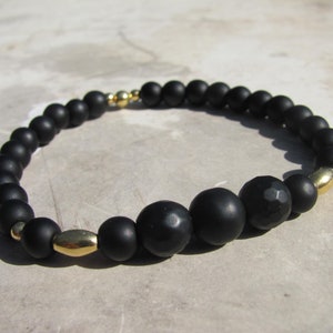 Shungite bracelet Shungite protection bracelet Beaded elastic bracelet with gold beads Black bracelet Minimalist bracelet Ideal for gift