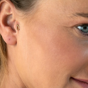 14k Gold Tragus Ohrring, Indian Tragus Ohrring, Tragus Piercing Gold, großer Tragus Schmuck, Boho Piercing, 16g, 18g, 20g, 22g, Teardrop Bolzen