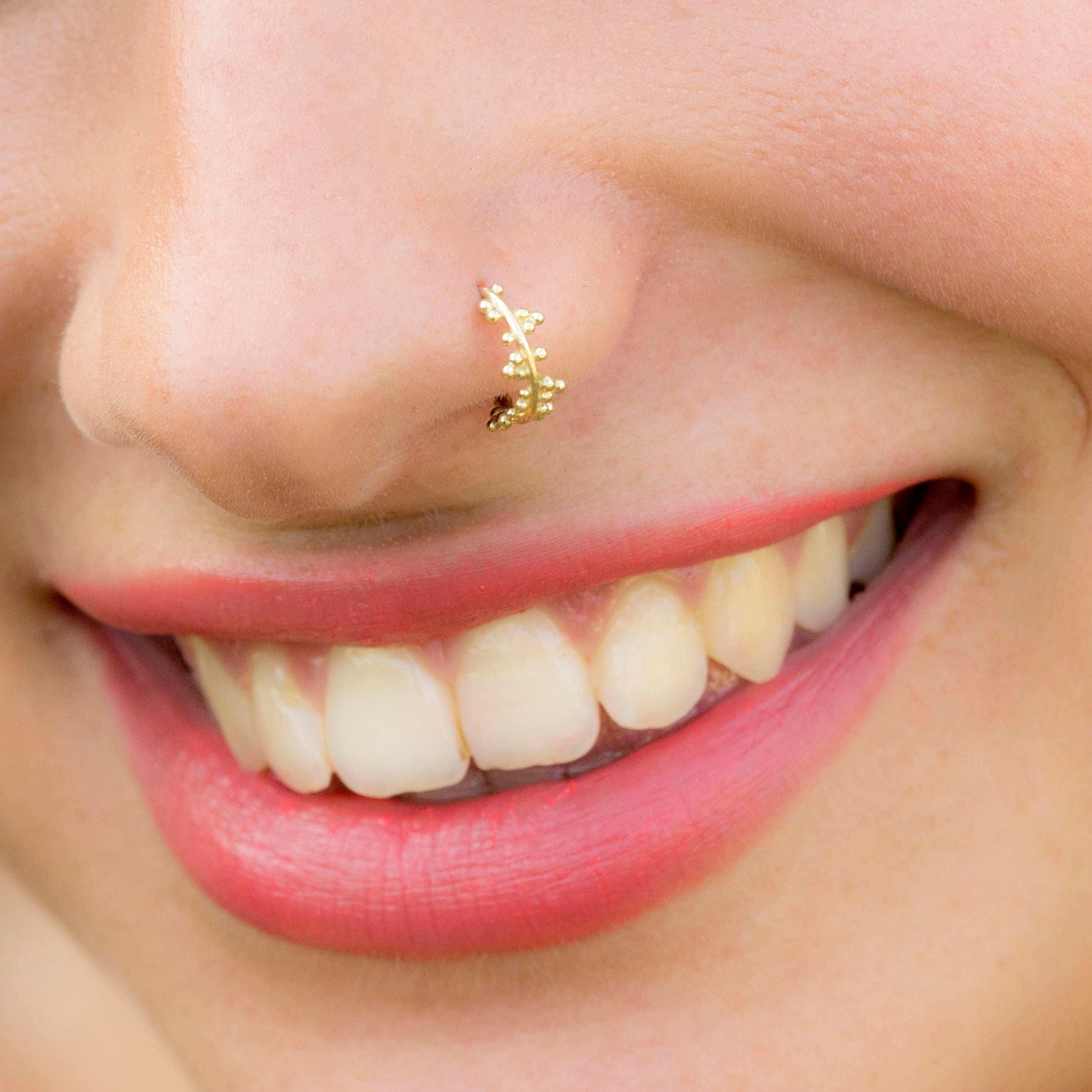 Nothing says fancy quite like a simple Rose Gold nostril screw in a brand new  nostril piercing. Performe… | Nose piercing stud, Girls with nose rings, Nose  piercing