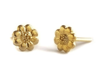 Small Dainty Earrings, 14k Solid Gold Earrings, Unique Flower Jewelry, Gold Daisy Earrings, Tiny Gold Stud Earrings, Unique Flower Earrings