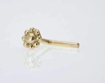 Pendientes pequeños de oro, pendientes de botón de 14 k, pendientes de botón de flores, pendientes pequeños de botón, pendientes de oro pequeños, pendientes con engaste de oro, pendientes de botón indios